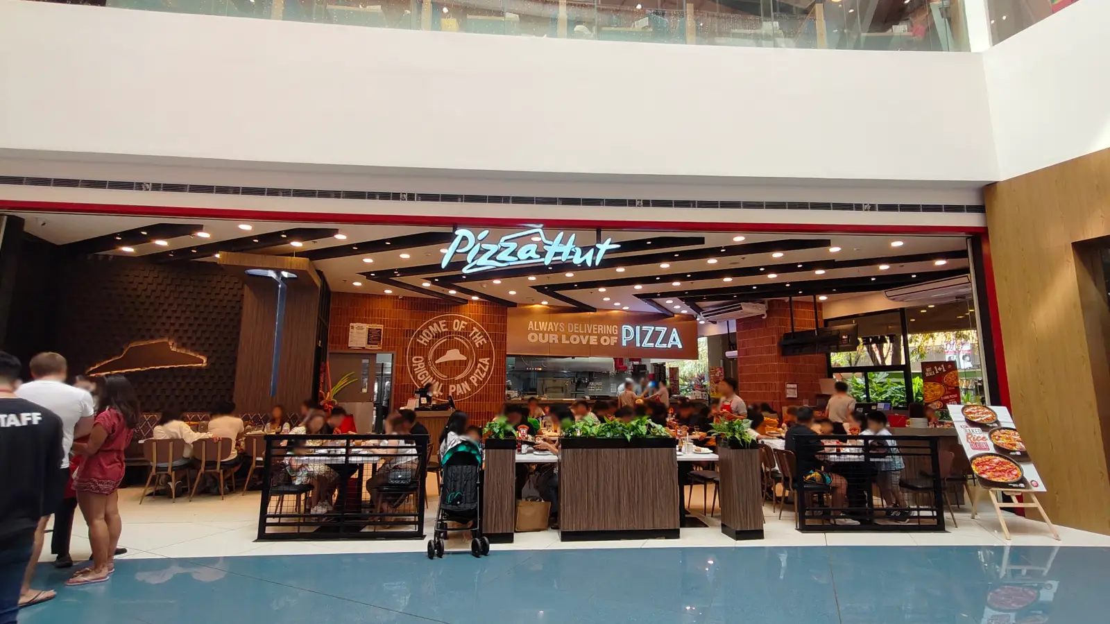 PIZZA HUT in SM Mall of Asia